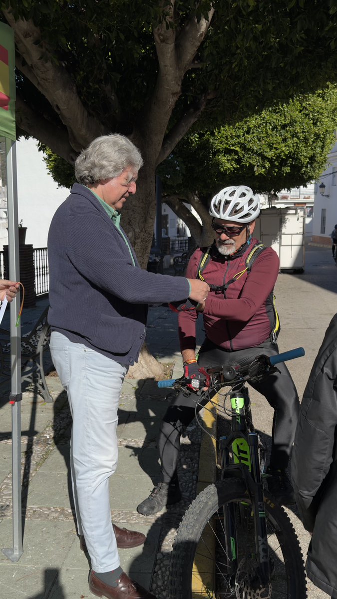 Precioso dia en Istán!! Vecinos cada vez mas numerosos nos acompañan, se interesan por nuestras políticas, nos dan ideas y nos animan a seguir adelante!!

Gracias al equipo de apoyo por estar siempre, son increíbles.

Seguimos Adelante!

#SoloQuedaVOX