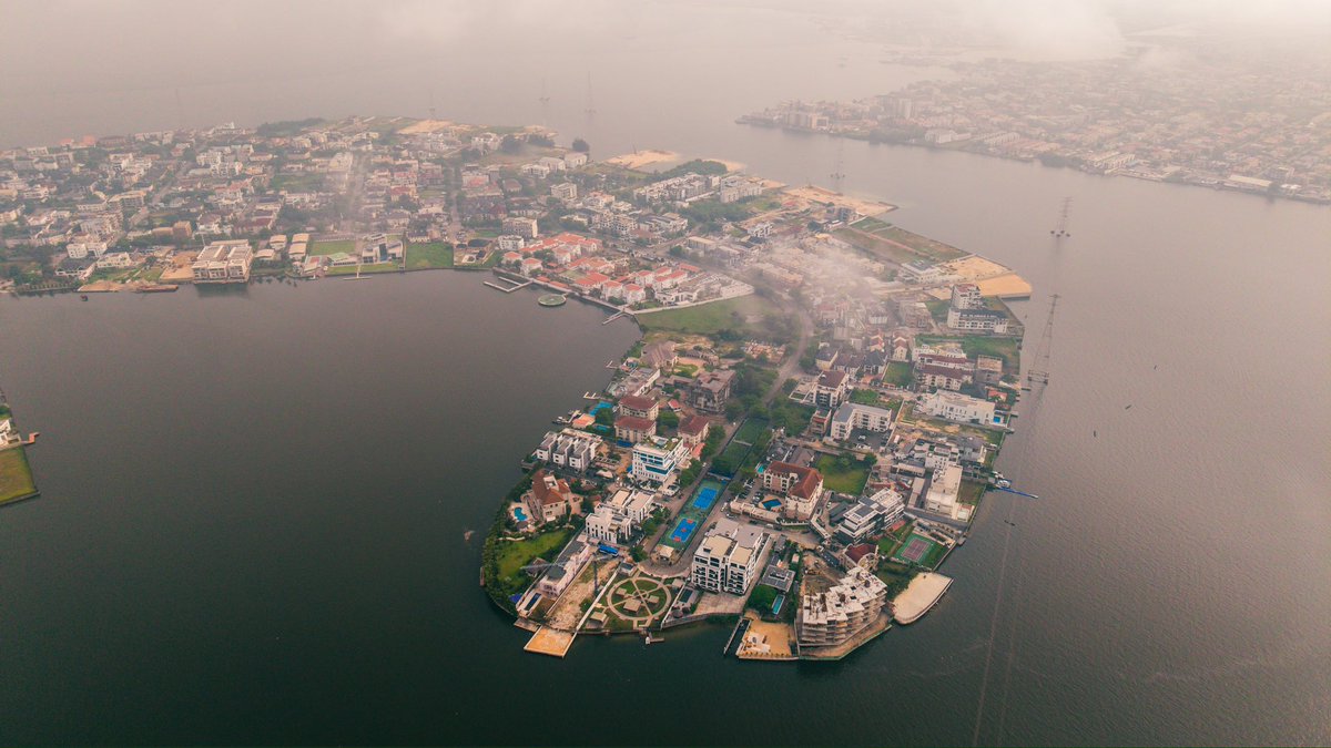 Levithegrapher1's tweet photo. The two  most expensive neighborhoods in Lagos.

Bourdillon Rd and Banana Island Lagos in frame. 

—DOCUMENTING TODAY FOR TOMORROW—

Photos by @Levithegrapher1 

Shot on @DJIGlobal air 3s https://t.co/YvFgVTVfeL