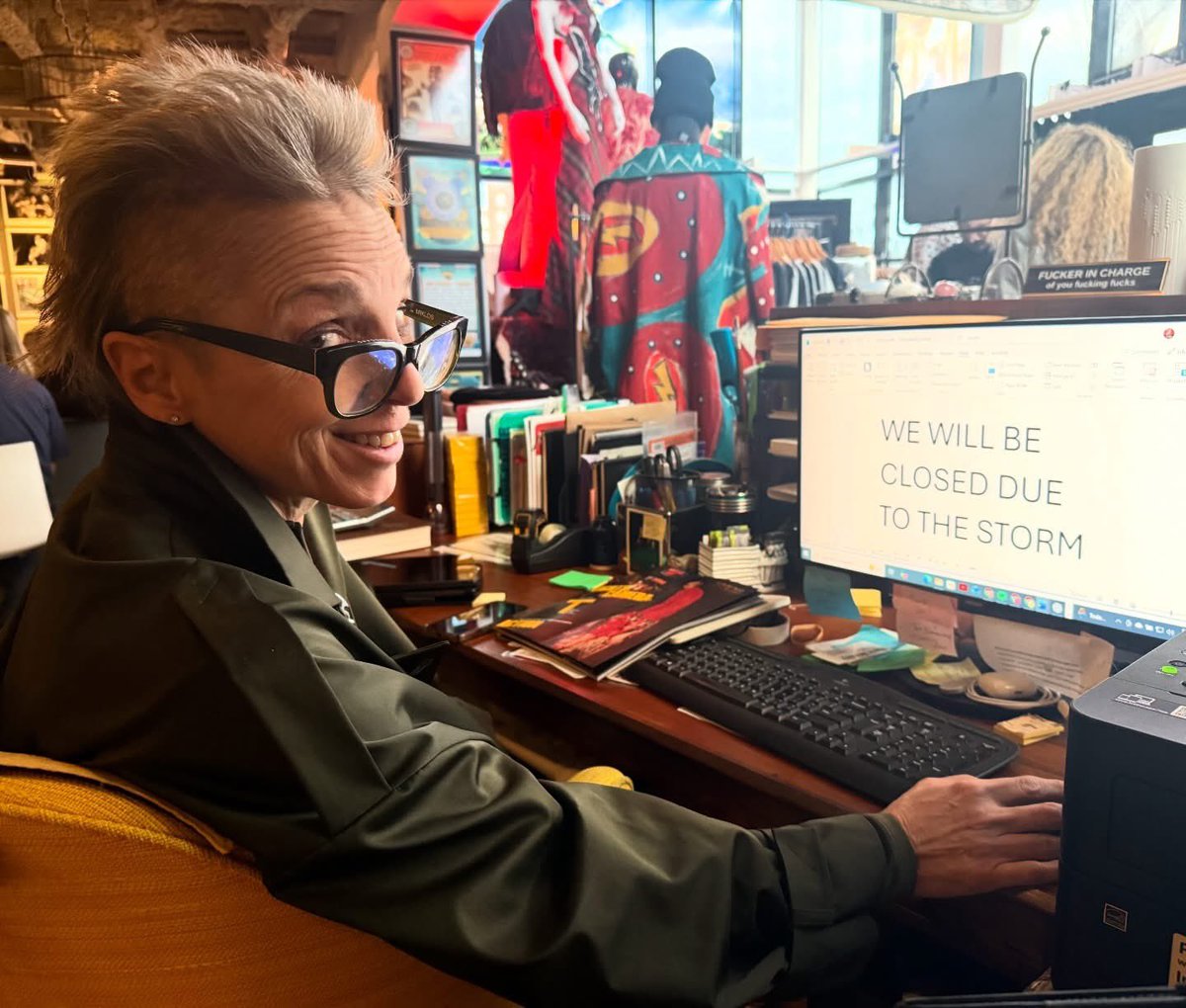 Transparent Clinch Gallery tweet media