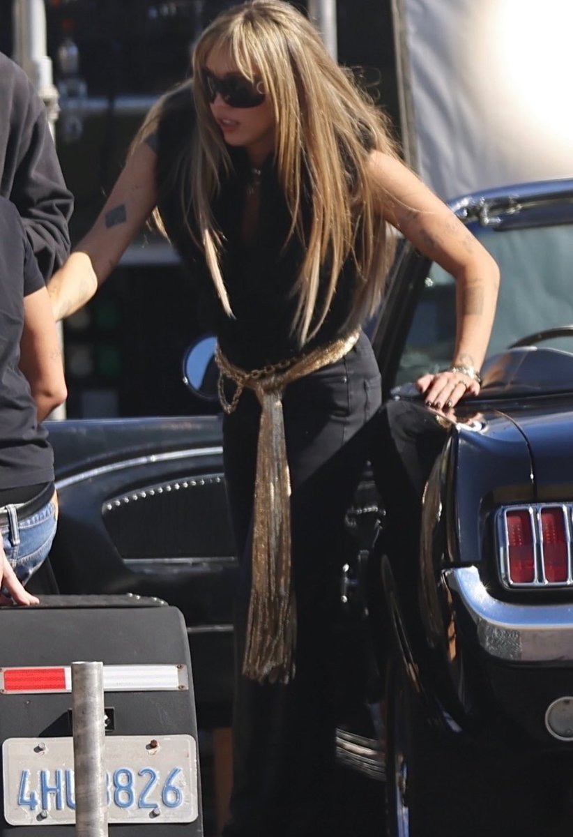 🚨 Miley Cyrus spotted filming the Hannah Montana: 20th Anniversary Special