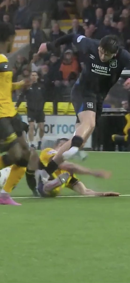 _RicardoW8's tweet photo. @ScotlandSky What about this freeze frame? https://t.co/k7xHlmdbx1