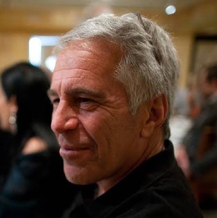 Rusya Devlet Duması Başkan Yardımcısı Pyotr Tolstoy ;

"Sabahları Ahlak Dersi Veriyorlar, Akşamları ise Epstein Adası'ndalar.."