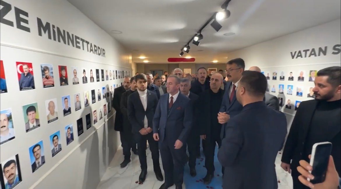 İçişleri Bakan Yardımcılığı görevine atanan, veda ziyareti kapsamında Şehit Aileleri ve Gaziler Derneğimizi ziyaret eden Valimiz Sayın Ali ÇELİK’e teşekkür eder, yeni görevinde başarılar dileriz. 

Dokunduğunuz kalpler, bıraktığınız izler ve yaptığınız hizmetler için minnettarız