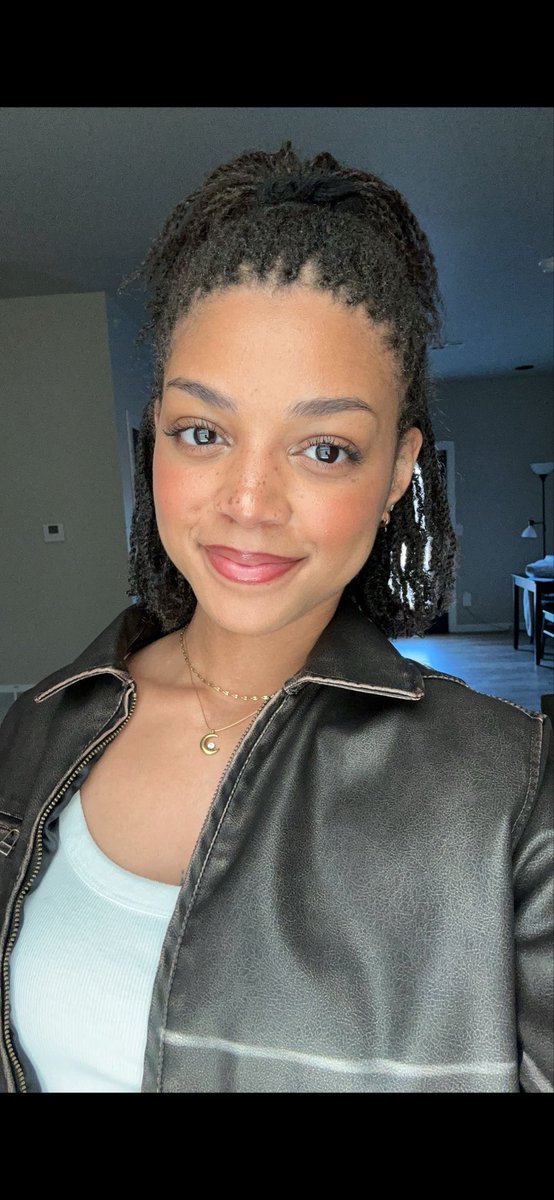 AniKa Faye tweet media