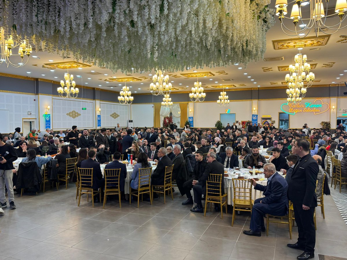 Ülkü Ocakları Manisa İl Başkanlığımız tarafından, Ülkücü Şehidimiz Fırat Yılmaz Çakıroğlu ve vatanı uğruna toprağa düşen tüm şehitlerimiz anısına düzenlenen iftar programında dava arkadaşlarımızla aynı sofrada buluştuk.

Rabbim, aziz şehitlerimizin mekânını cennet eylesin.🇹🇷