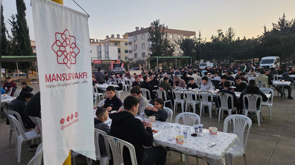 mansurvakfi's tweet photo. Geleneksel iftar programımızı bu yıl, Akşemsettin İmam Hatip Lisesi'nde kıymetli misafirlerimizin katılımlarıyla gerçekleştirdik. Emek veren tüm gönüllülerimize teşekkür ederiz.

#mansurvakfı #nesilleriçindeğer #mansurvakfi #ramazan #iftar https://t.co/uCdKTqHx3f