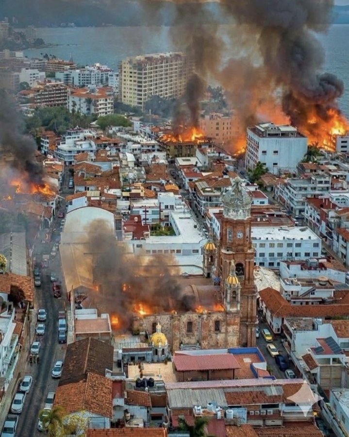 La consecuencia de la colusión de los políticos con el narco, en una sola foto.
Recuerden que Morena, el verde y el PT son la 4T... La próxima vez que votes, que sea alv.