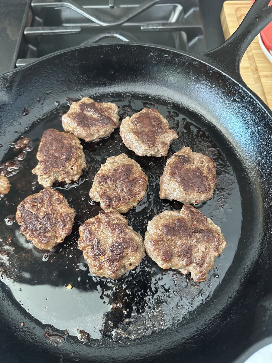 I made hockey pucks with <a href="/ElkinsCattleCo/">ElkinsCattleCo</a> medium breakfast sausage in honor of our Wins!!!  They are delicious 🤤
