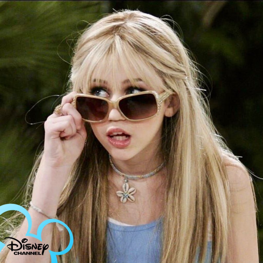 HannahWorlddd's tweet image. How it started                 How it’s going