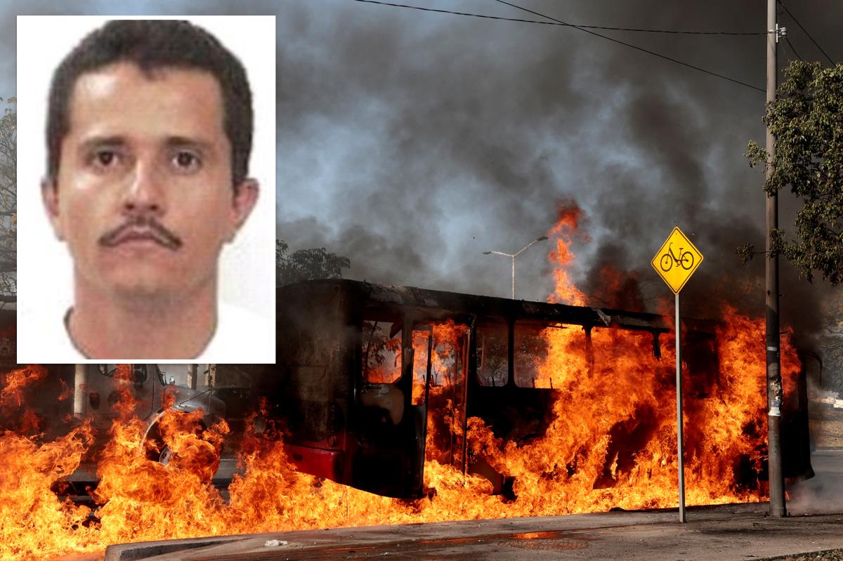 Mexican resort town, airport under siege after army kills major Jalisco New Generation cartel leader trib.al/3e6NDey