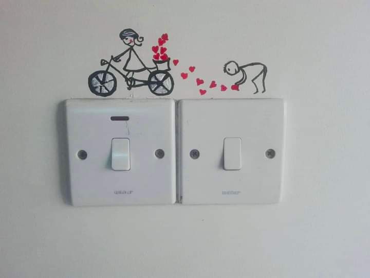 দুটি মানুষ পাশাপাশি থাকলে শব্দ হয়,বাক্য হয়,গল্প হয়,কবিতা হয় অথবা খামখেয়ালি কথা হয়।

দুটি মানুষ পাশাপাশি থাকলে একটি অদৃশ্য জংশন তৈরী হয়।এই জংশন থেকে মানুষ দুটি ভিন্ন পথেও চলে যায় কখনো কখনো।

তবে যাই ঘটুক একসাথে চলার দুটি পদ্ধতি আছে তা হলো-
 হুম এবং আচ্ছা।