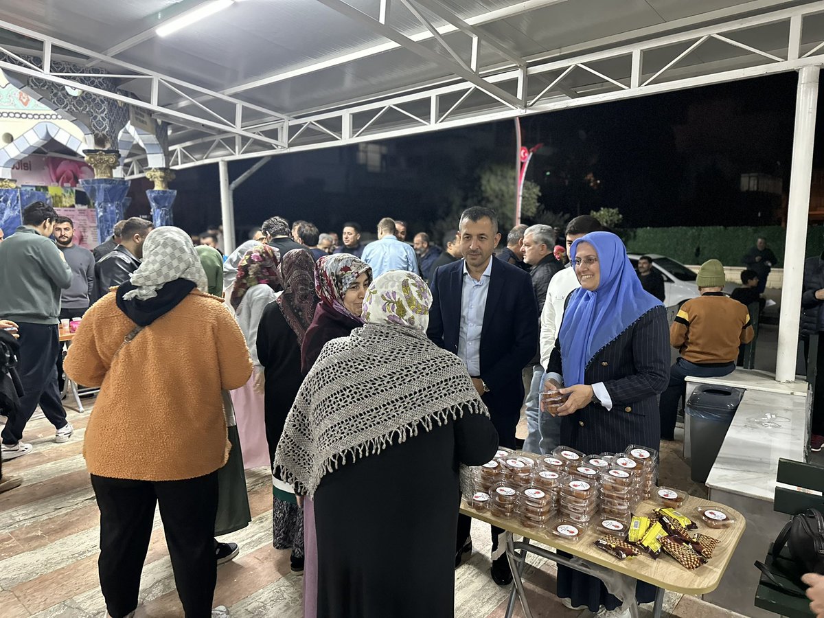 ‘MAHALLEDE TERAVİH GÖNÜLLERDE MUHABBET’ projemizle Belediye Meclis Üyelerimiz ve teşkilatımızla Tuzcuoğlu Camii’ndeydik. 🕌✨
Teravih sonrası hemşehrilerimizle saf tutup hasbihal ettik, ikramlarda bulunduk. Bizlere gönlünü açan herkese teşekkürler. 🤝🤲🏻
#HepBirlikteSerik #serik