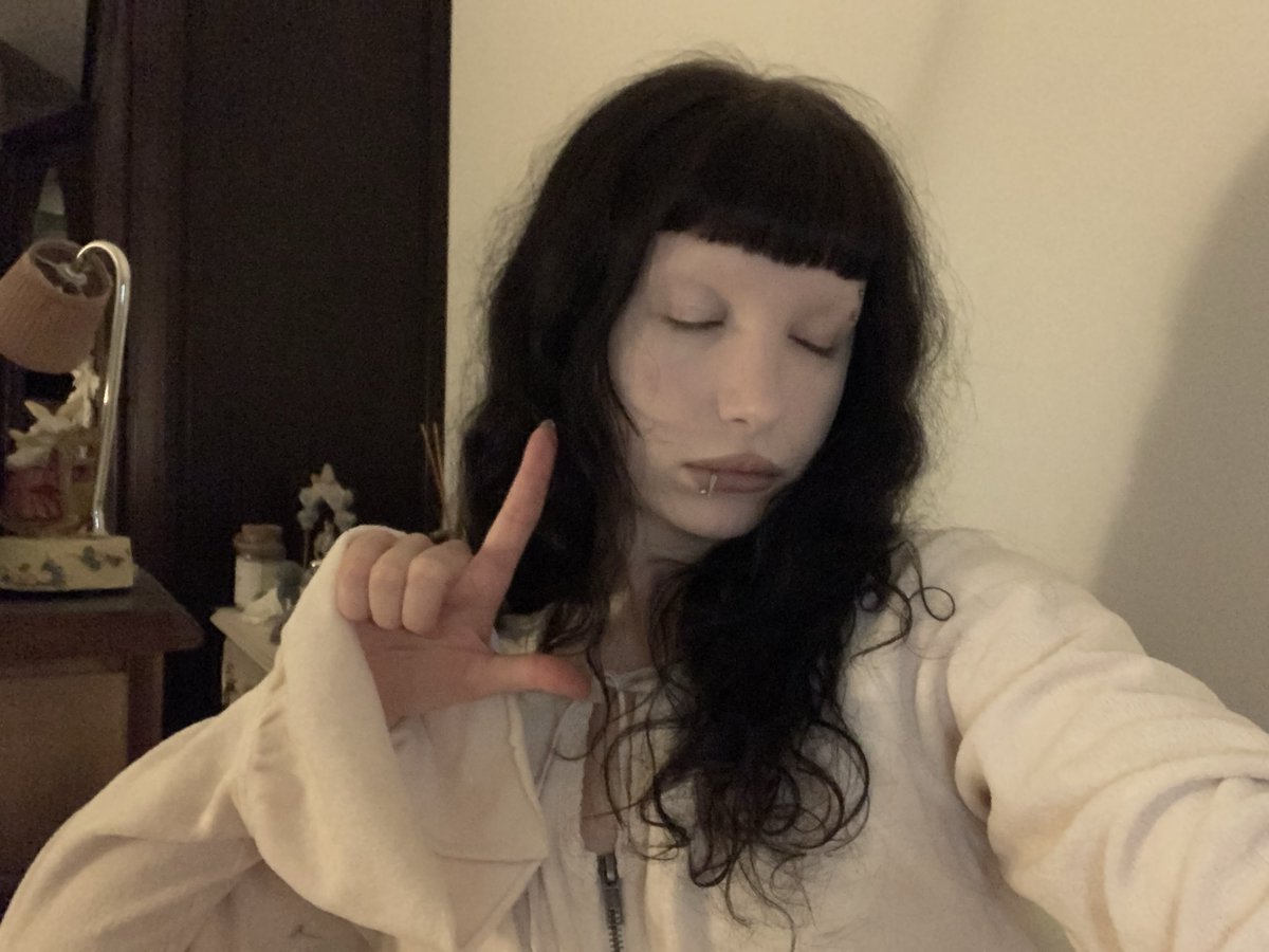 angelicaid tweet media