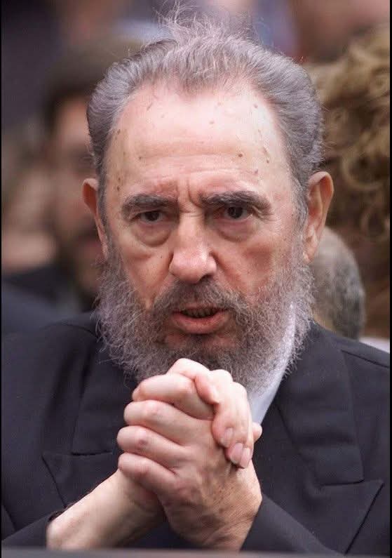 #FidelPorSiempre:"Eso es lo que le da prestigio y fuerza al Partido, ser ejemplo, hoy más que nunca, estar en constante vinculación con las masas (...) y ser el primero en el combate, sea en el campo de las ideas o en el campo de las armas"  #100AñosConFidel #CubaVencerá