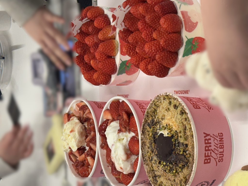 𝜗𝜚 tweet media