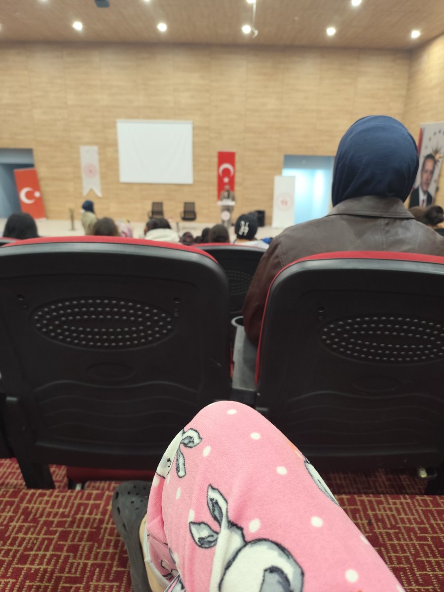 Benim konferanslara Max uyumum😂😂