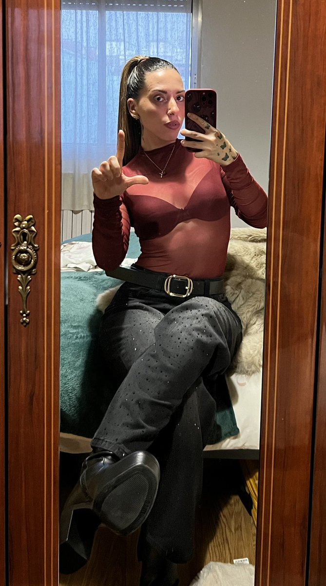 Mis pequeños Loser, así de preciosa iba hoy.
Quiero tributos de Domingo :)
