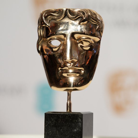 poponze's tweet image. HISTÓRICO! Ryan Coogler é o primeiro homem negro da história do BAFTA a conquistar o prêmio de Melhor Roteiro Original, por “Pecadores”, no #EEBAFTAs.🏆