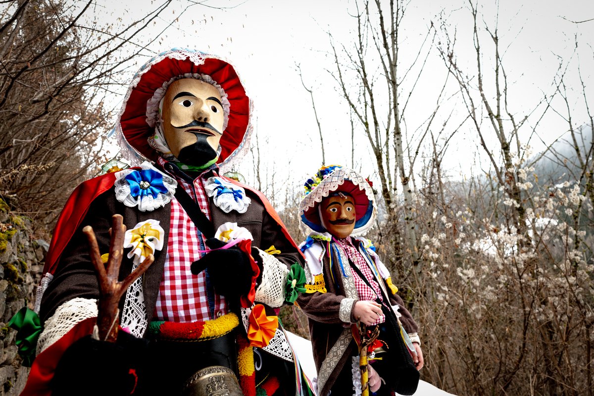 MatteoFesti's tweet photo. Un carnevale antico, autentico, che attraversa le piccole frazioni della Valfloriana tra maschere di legno, costumi colorati e rituali tramandati nel tempo.
#Carnevale #Matoci #Tradizioni #Trentino #Valfloriana #valdifiemme https://t.co/Fxz65uaWNW