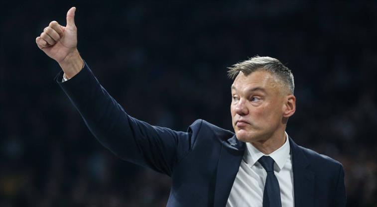 Sarunas Jasikevicius, Fenerbahçe’nin başına geçtiğinden beri kazanabileceği 9 kupanın 7’sini kazandı. 

Birini finalde, diğerinin de F4 yarı finalinde kaybetti. 

Zeljko’nun Fenebahçesi’nden de büyük bir hegemonya!