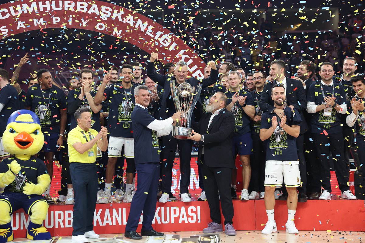 🏆ŞAAAAMMMPİİYYONNNN!

🔥SARAS JASIKEVICIUS ÖNDERLİĞİNDE FENERBAHÇEMİZ, SIRADANLAŞMIŞ ŞEKİLDE BİR KUPA DAHA KAZANIYOR.

✊ZİRAAT BANKASI TÜRKİYE KUPASI’NIN ŞAMPİYONU FENERBAHÇE BEKO!

#1907Basketbol