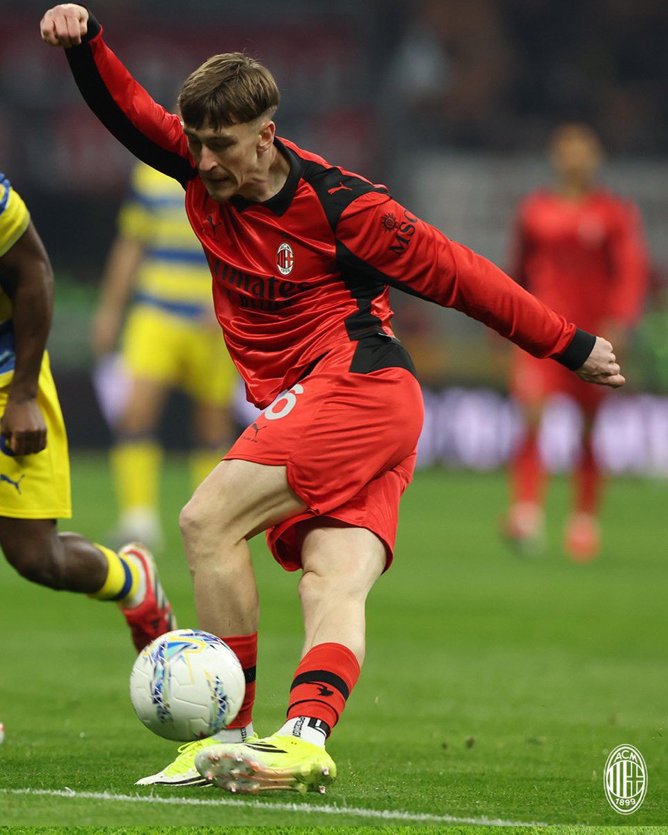 Rossoneri 4k 🎨 . tweet media