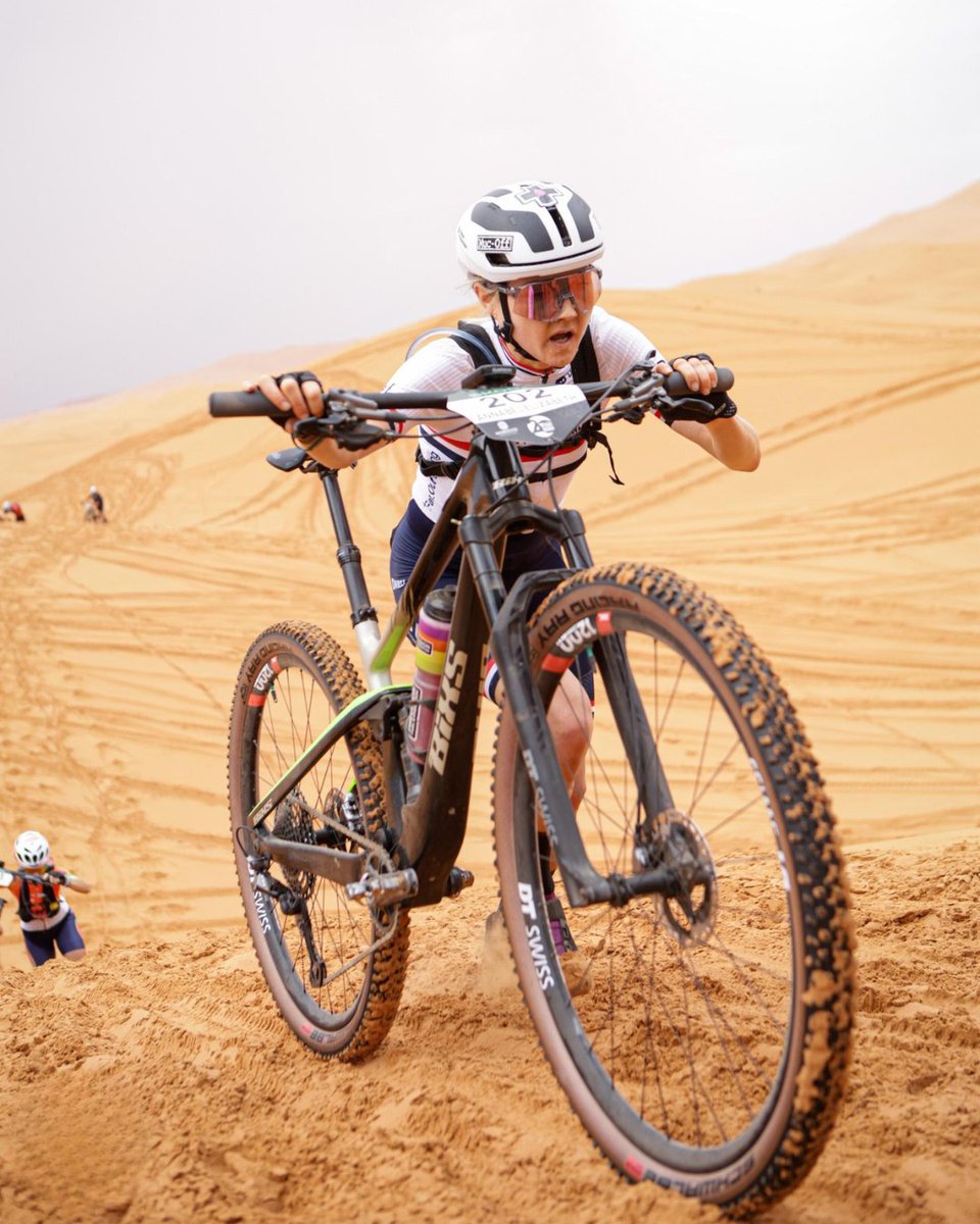 LOOK Cycle tweet media