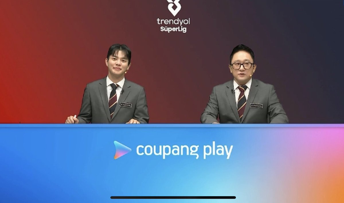 Kore’de yayınlanan ilk Beşiktaş maçını anlatan iki spiker; Yang Dong-Seok ve Jang Ji-Hyeon.