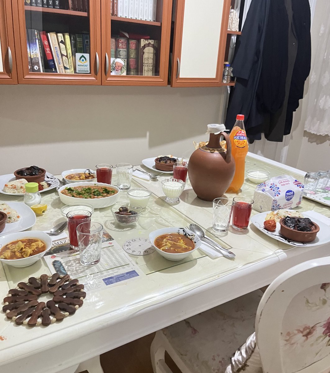 kalbineseden's tweet photo. sizce hangisi erkeklere kurulan sofra 😃 https://t.co/XoQ6RnlQHL