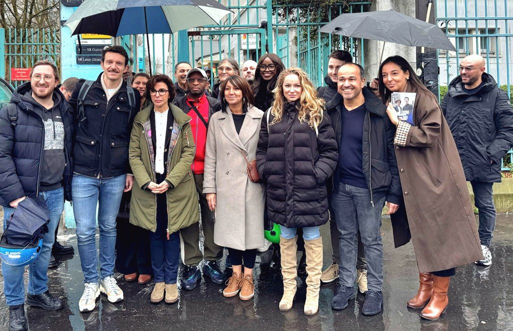 PierreLiscia's tweet photo. Vous le sentez monter ce vent de l'alternance ?
Partout où nous allons avec @datirachida, comme aujourd'hui dans le 19e, les Parisiens nous le disent : ils en ont assez de cette gauche essoufflée qui gère Paris comme une rente depuis 25 ans. Avec nous ça va changer et en mieux! https://t.co/KaDRL4XDpt