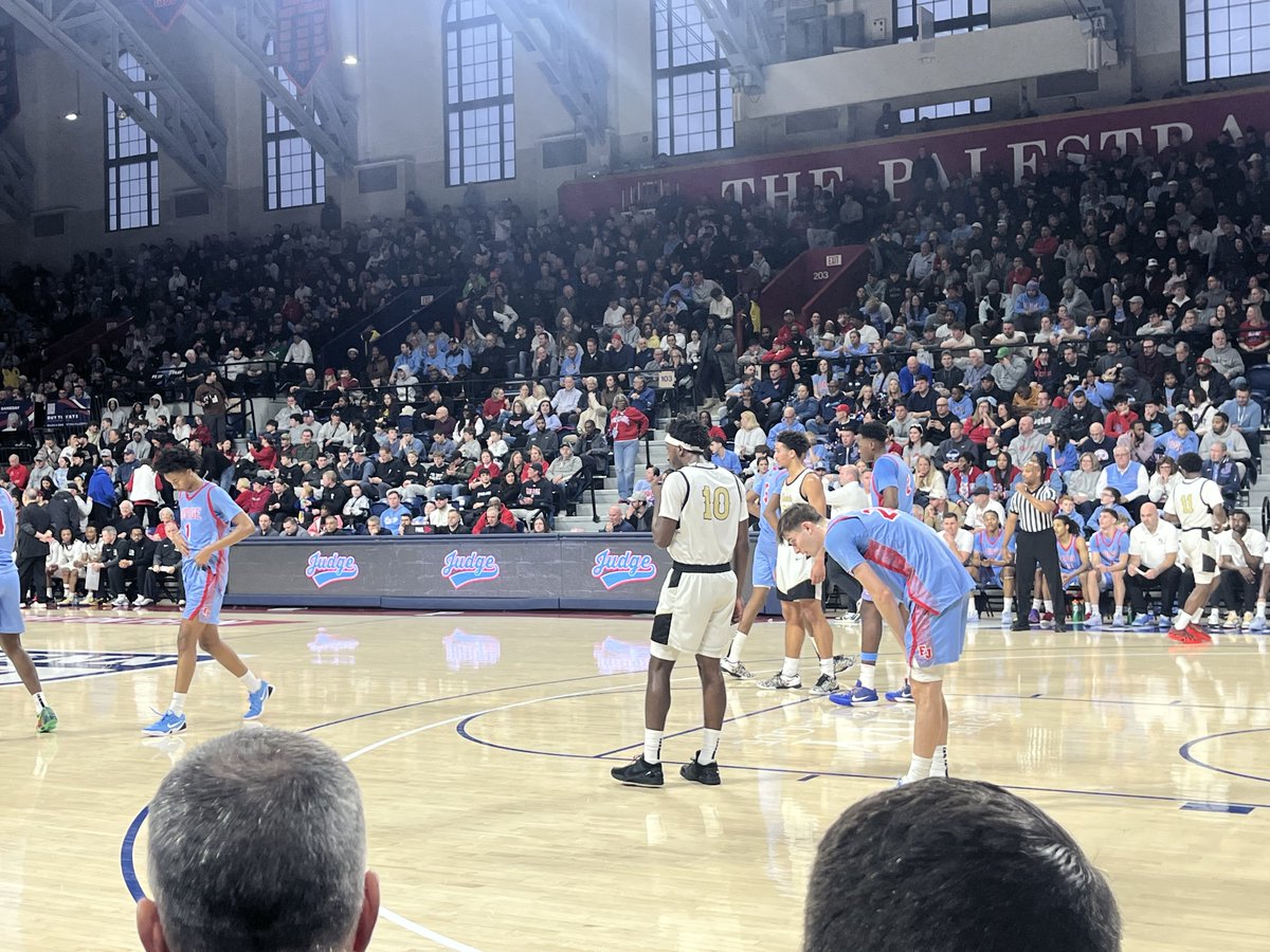 sullman89's tweet photo. Eight thousand people packed in “the cathedral of college basketball” for the Philadelphia Catholic League Championships. https://t.co/nyC2amv6Pb