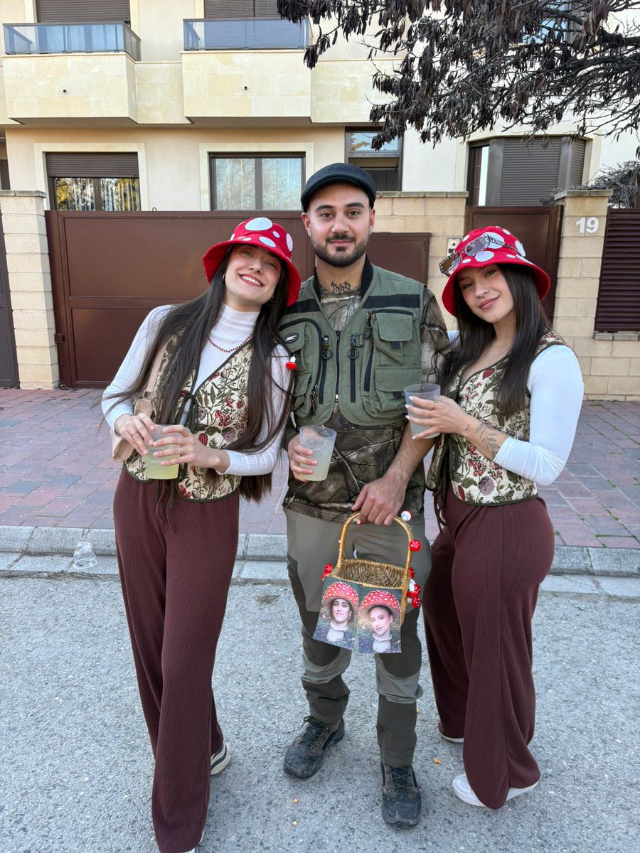 patrilg8's tweet photo. Lo que nos gusta un carnaval🍄🌿🎉🎭 https://t.co/ePyvcdXLWf
