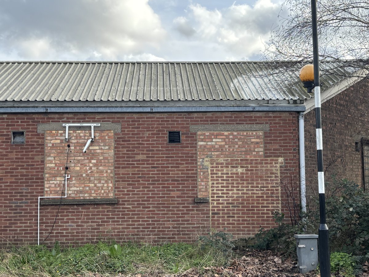 joannaofottawa's tweet photo. I’m trying to work out the story here of those windows.
#leyton #london #bricks #windows #whatsthestory #urbanwalks https://t.co/aT6z1xU6tn