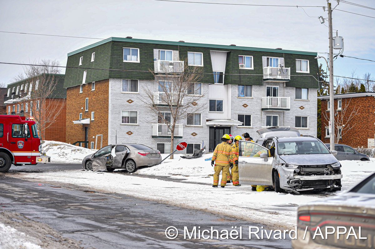 Michael_Rivard_'s tweet photo. Accident avec désincarcération sur la rue Georges, à Saint-Hubert, en début d’après-midi. Plusieurs transports vers le centre hospitalier. État des victimes inconnu. @POMPIERSAPPAL https://t.co/3tkhsceVts