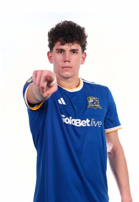 il Milan ha perso, la Juve ha perso, il Napoli ha perso.

La difesa della Roma questa sera contro la Cremonese: