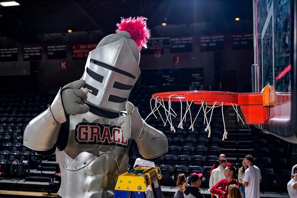 Chad__Briscoe's tweet photo. LANCER NATION thank you for coming out to support @gracecollegewbb & @GraceBasketball yesterday for senior day & alumni day! Great atmosphere! We thank the Lord for the platform! #TheRightWayToPlay #LancerUp #MakeHIMknown #KingChasing https://t.co/IZbgBmy8lT
