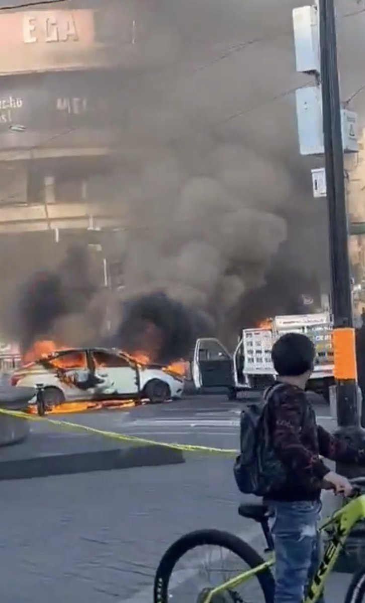 JUST IN: 🇲🇽 Mexcio's CJNG cartel says they will target anyone found on the streets and tells all residents of Guadalajara to stay home.