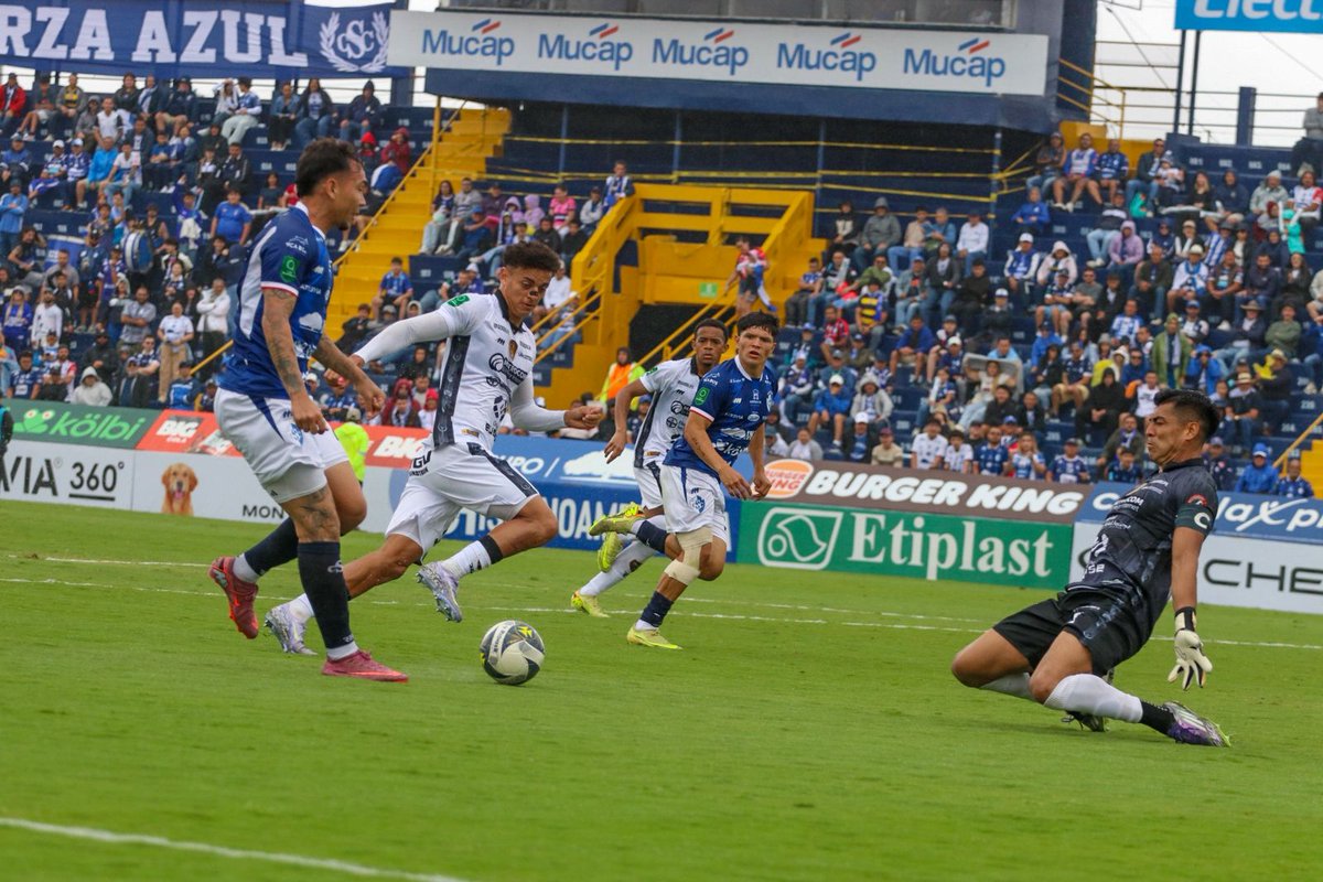 alpiedeldeporte's tweet image. #Cartaginés se llena de fé antes de visitar al #Whitecaps tras vencer a #Liberia y acercarse al lidertao (2-1) sge.st/9JTK8-1
