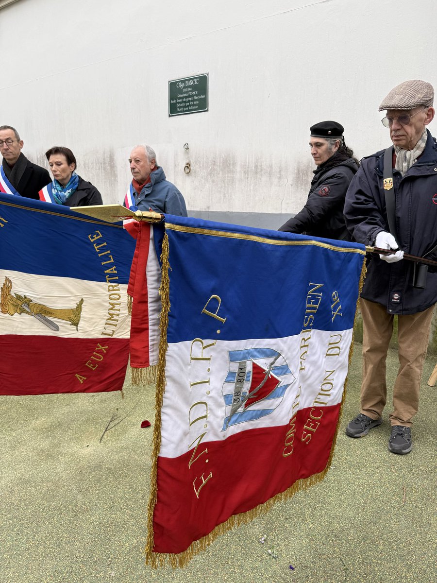 SF_paris11's tweet photo. Ce matin nous avons rendu hommage à Marcel Rajman résistant membre de l’#AfficheRouge  habitant de #Paris11, fusillé le 21/2/1944. #MortPourLaFrance #Manouchian https://t.co/fWAtq2R2cr