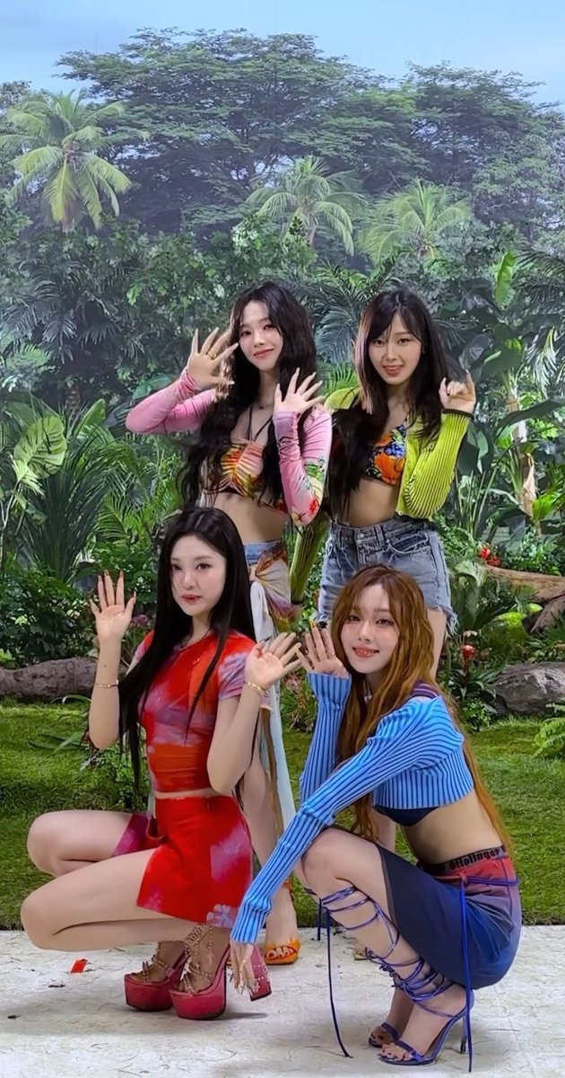 SlyG chega no Red Carpet do BOMBA D'ÁGUA in Rio de Janeiro. O grupo performará hoje. Marcele e Carol estão prontas pra ficar só de biquíni e Juju já se adiantou e colocou seu shortinho beira cu!

#RedCarpetBDinRio #JANTINHA #BOMBADAGUA #BOMBADAGUA2026 #CUNET