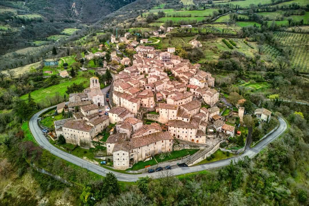 Umbria, il borgo di Vallo di Nera.