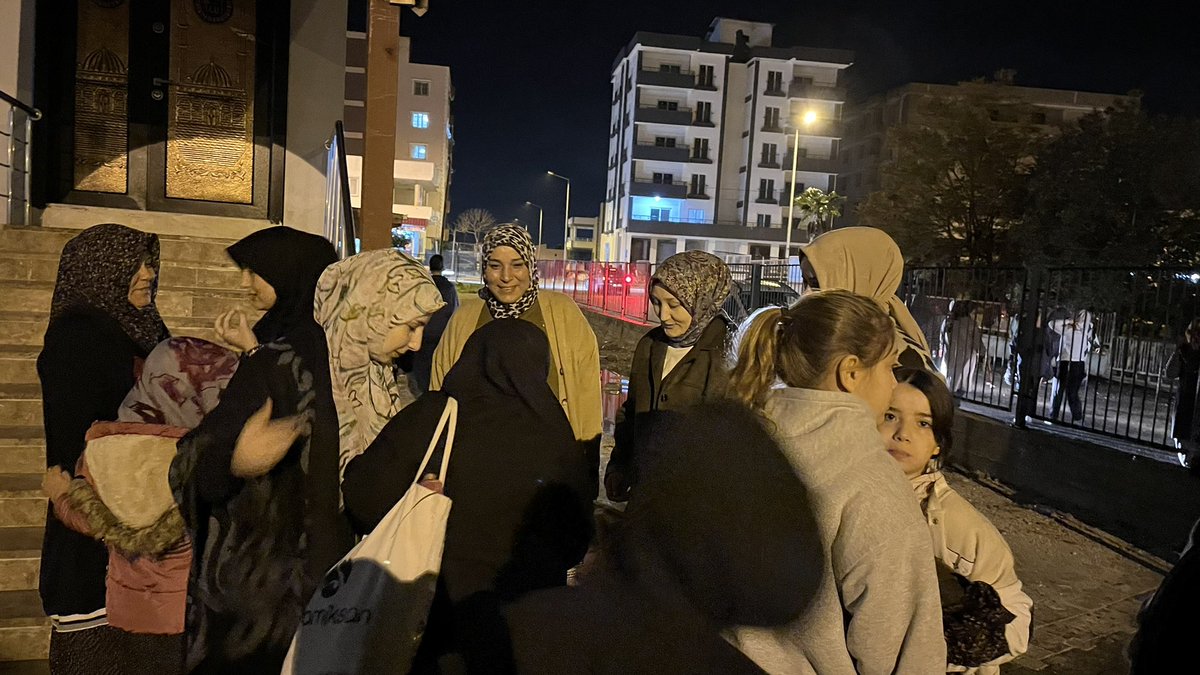 📍Abdülhamid Han Cami
🕌🌙Ak Parti KK Başk <a href="/sumeyragocer/">Sümeyye göçer 🍉</a> ve YK Üyelerimiz ile birlikte Teravih Namazı çıkışında ikramda bulunduk.

Ramazan’ın bereketini birlikte paylaşıyor, dayanışma ve kardeşliğimizi büyütüyoruz.
#milletimizleniyetimizbir 
<a href="/tugbaisikercan/">Tuğba IŞIK ERCAN</a>
<a href="/Hacer_Soylemez1/">Hacer Söylemez</a>