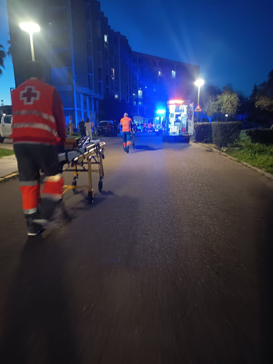 Ante el #Incendio que se ha producido esta tarde en la Residencia de Mayores de La Granadilla en Badajoz, a petición de <a href="/JuntaEx112/">112 Extremadura</a> movilizamos numerosos recursos de <a href="/CRE_Emergencias/">Cruz Roja Emergencias</a> como apoyo a <a href="/BomberosBadajoz/">BomberosBadajoz</a> y <a href="/saludEXT/">Salud y Servicios Sociales</a>