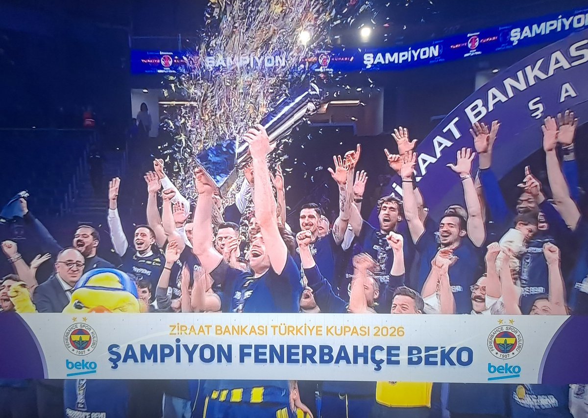 Tersi olsaydı haber olacaktı. Böyle olunca rutin oldu..

Tersi olsaydı basketbol konuşan, basketbol yazan çoğalacaktı. Böyle olunca havaya bakıp ıslık çalanlar çoğaldı!

Rakipler değişiyor sonuç değişmiyor. 

Türk sporunun lokomotifi Fenerbahçe.

Tebrikler <a href="/FBBasketbol/">Fenerbahçe Beko</a>..
