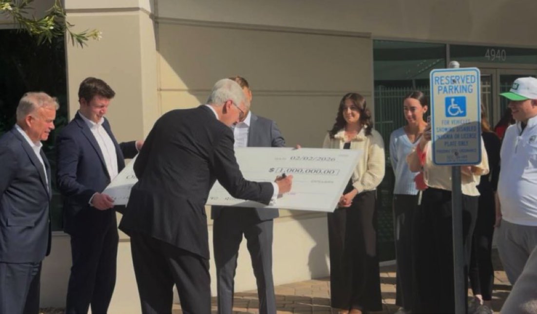 This picture of RINO Texas Lt. Governor Dan Patrick depositing a check to TPUSA for over $1 MILLION dollars is all you need to know about where Turning Point USA’s loyalties lie.