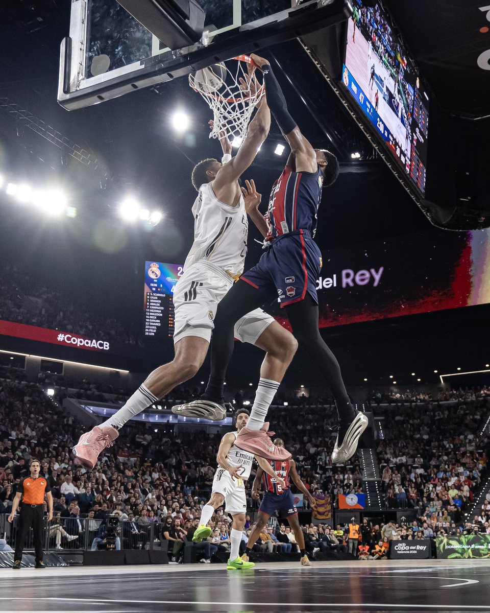 Gracias a Emilio Cobos por el fotón.