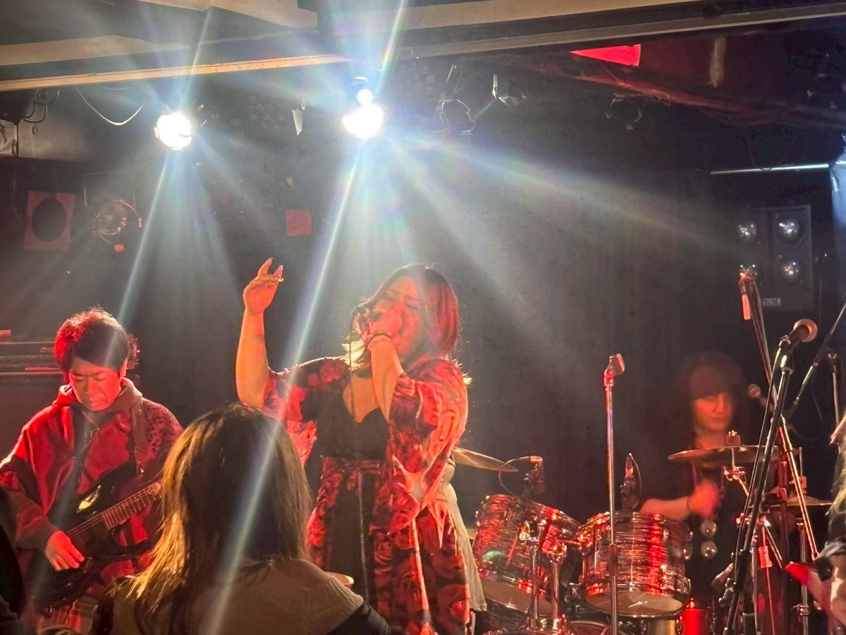 DIADRA_tw's tweet photo. 暗黒歴20026年弐月弐獣壱日 小倉の地にて戦宴《-Live-》を執り行った✡️ かつて共に共闘せし盟友とも再び邂逅を果たすことも出来 誠 実入りのある戦宴となった 我々と関わりをもった全ての人間族よ 其方らに感謝する──🍜🥟 https://t.co/7kyC5ppADy