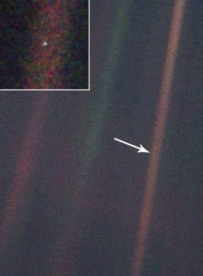 konstructivizm's tweet photo. Photo of planet Earth (light blue dot) taken by Voyager 1 at a record distance of 5.9 billion km. (the radio signal took 5.5 hours to reach Earth), showing it against the background of space. https://t.co/rmUAXI87Zw