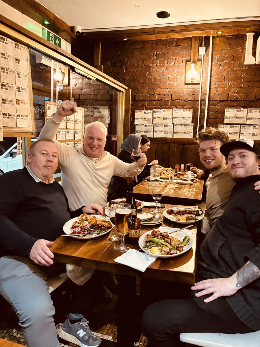 annies_song_ tweet media