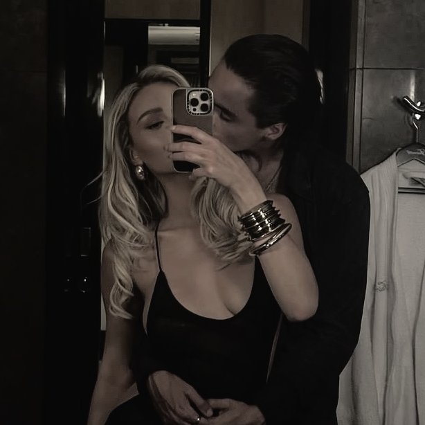 oczytana_wera_'s tweet photo. "– Dziękuję.

– Za co?

– Za to, że ogarniasz to wszystko. I że...

Za to, że pozwoliłaś mi zobaczyć część siebie. Swojej przeszłości. Że być może trochę mnie jednak lubisz..."

#PlayingSoe https://t.co/3LRz2AMX9v